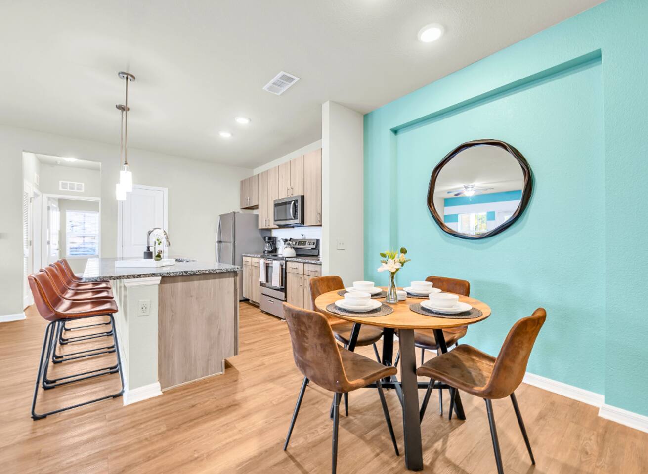 3BR Family Suite | Pool, Games, Gym, Free Parking - Apartment