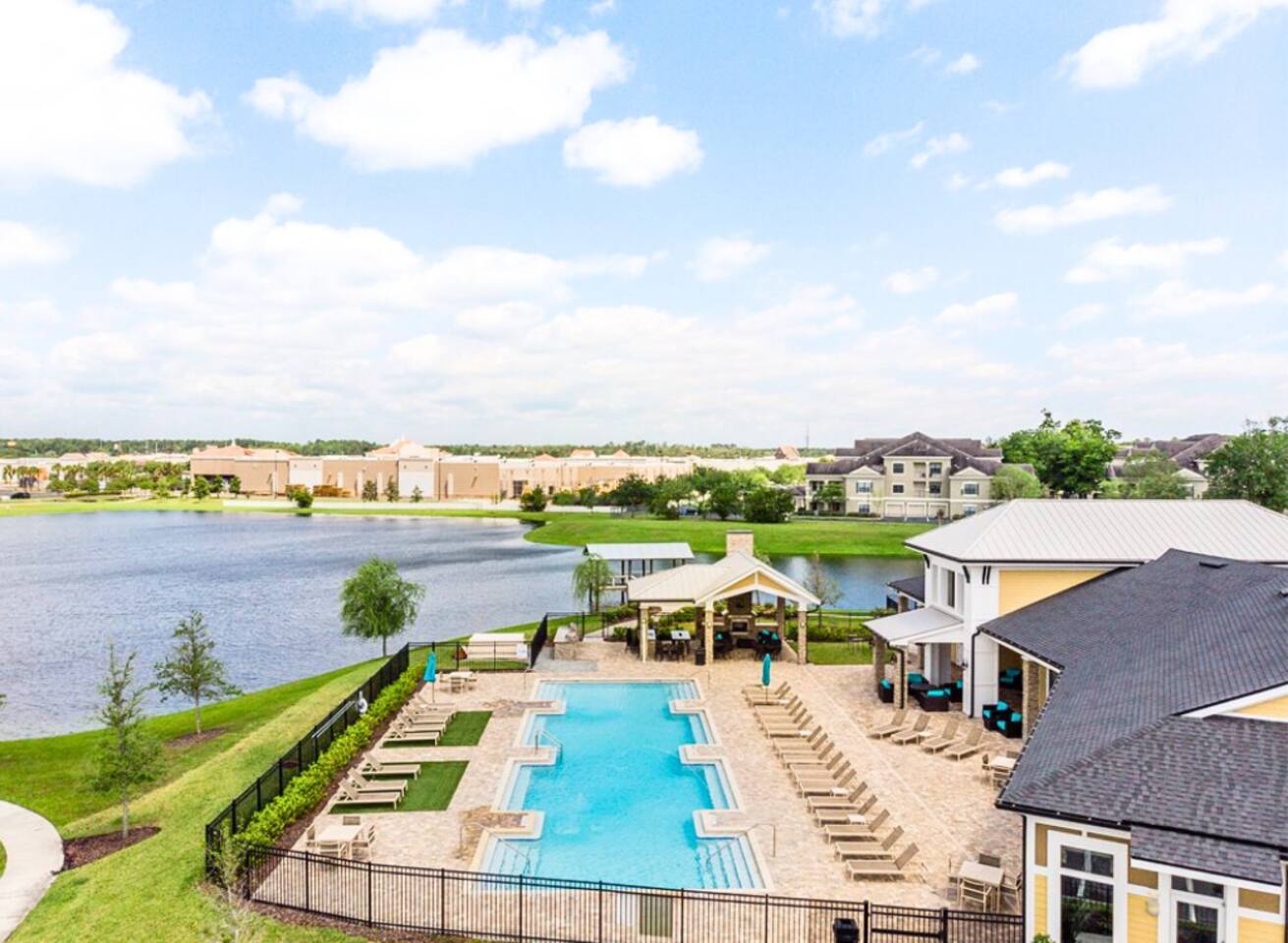 3BR Family Suite | Pool, Games, Gym, Free Parking - Apartment