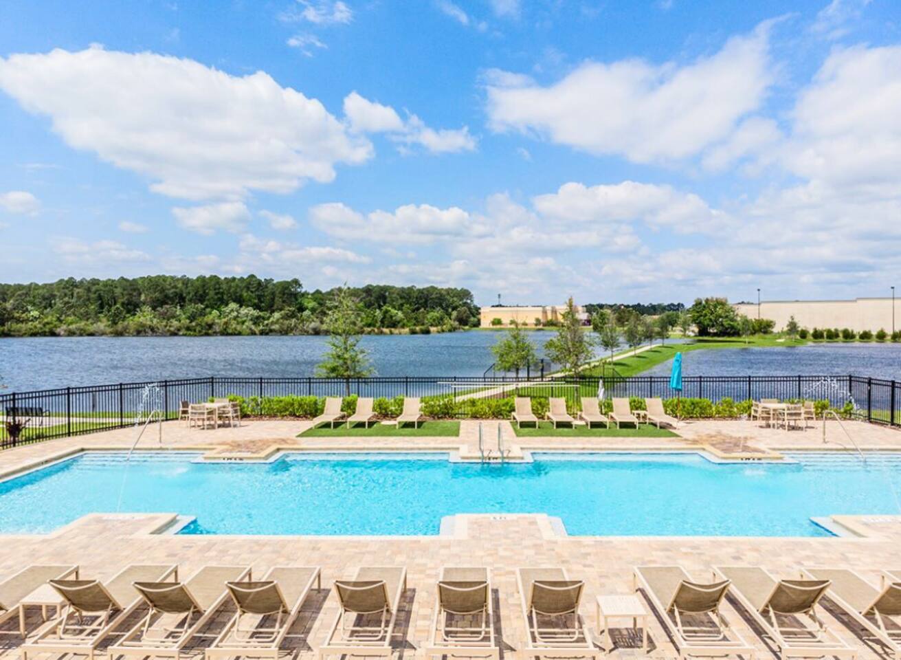 3BR Family Suite | Pool, Games, Gym, Free Parking - Apartment