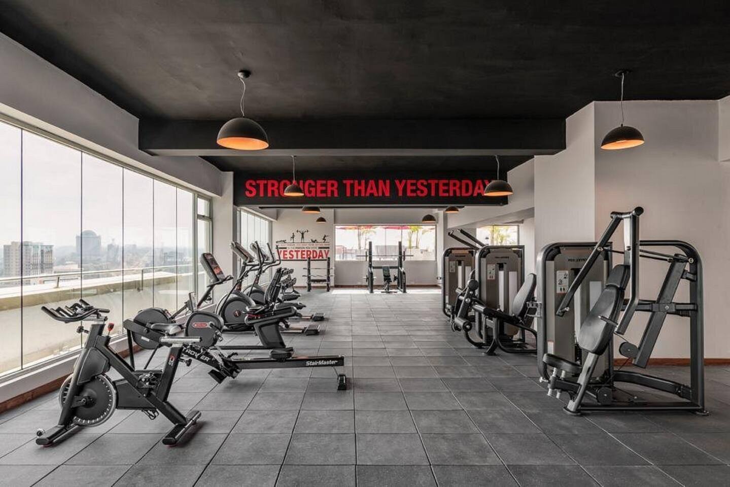 El Mufasa Skynest | 2BR with AC, pool & gym