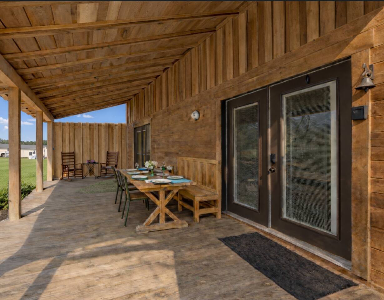 3 Cabins, sleeps 24, river access, fire pits, fun