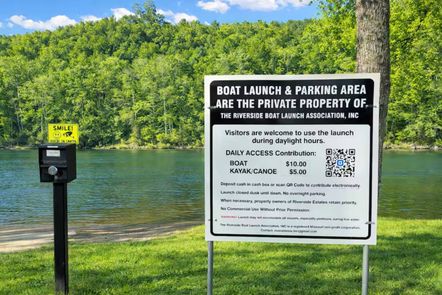 3 Cabins, sleeps 24, river access, fire pits, fun