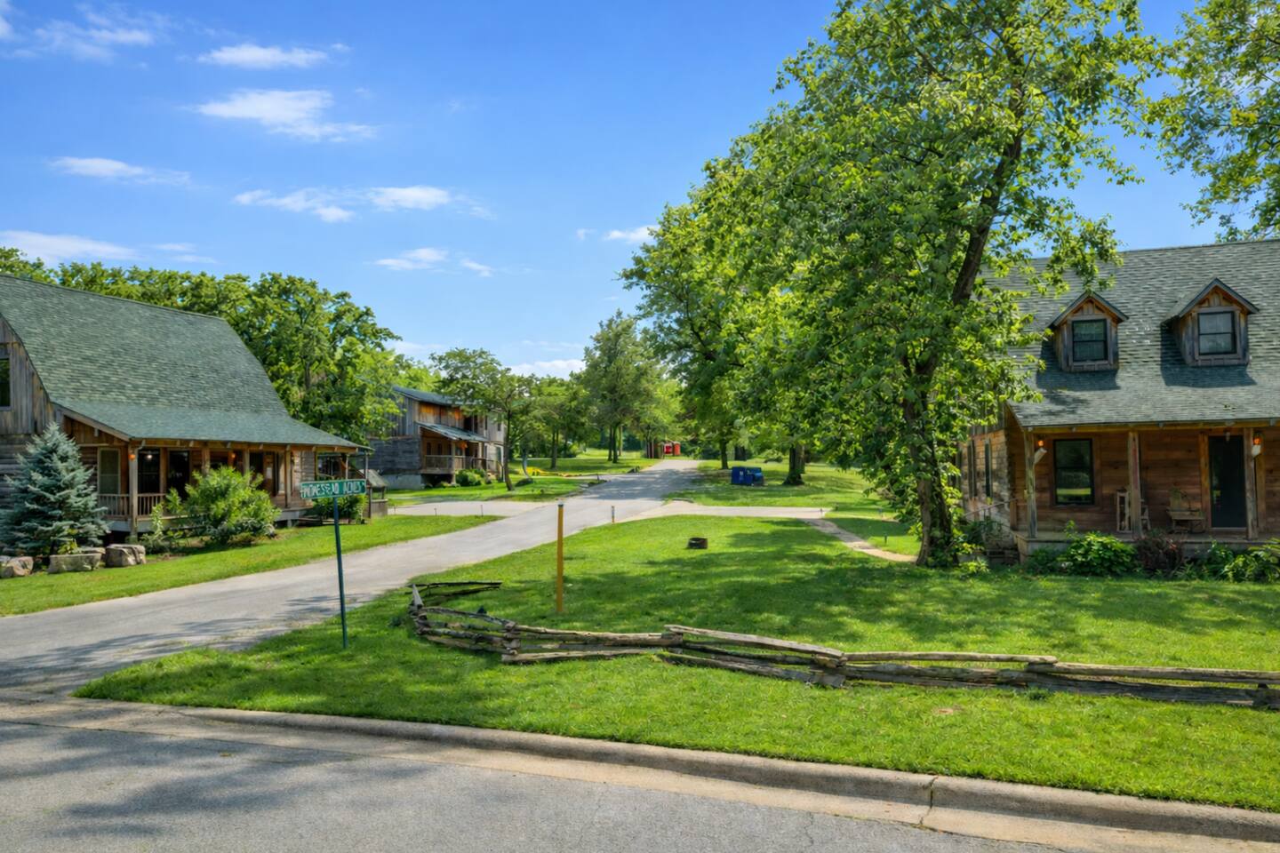 3 Cabins, sleeps 24, river access, fire pits, fun