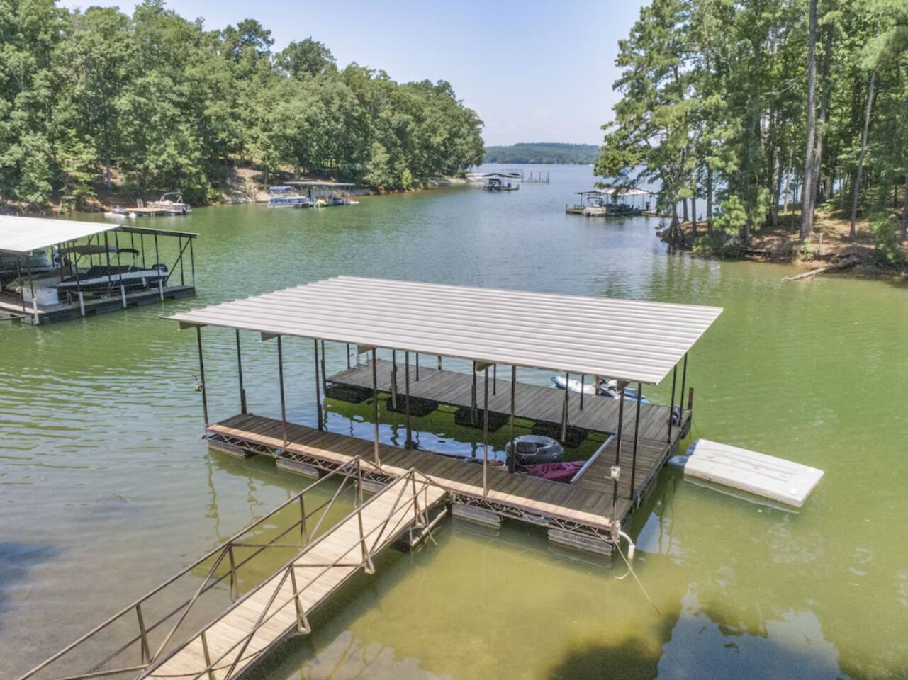 Lake Hartwell 4BR Waterfront Dock Hot Tub GameRoom