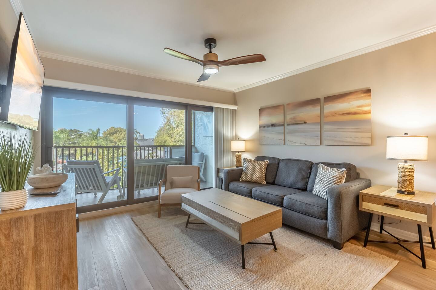 Beach Tyme Retreat | Park Shore Resort Near Beach