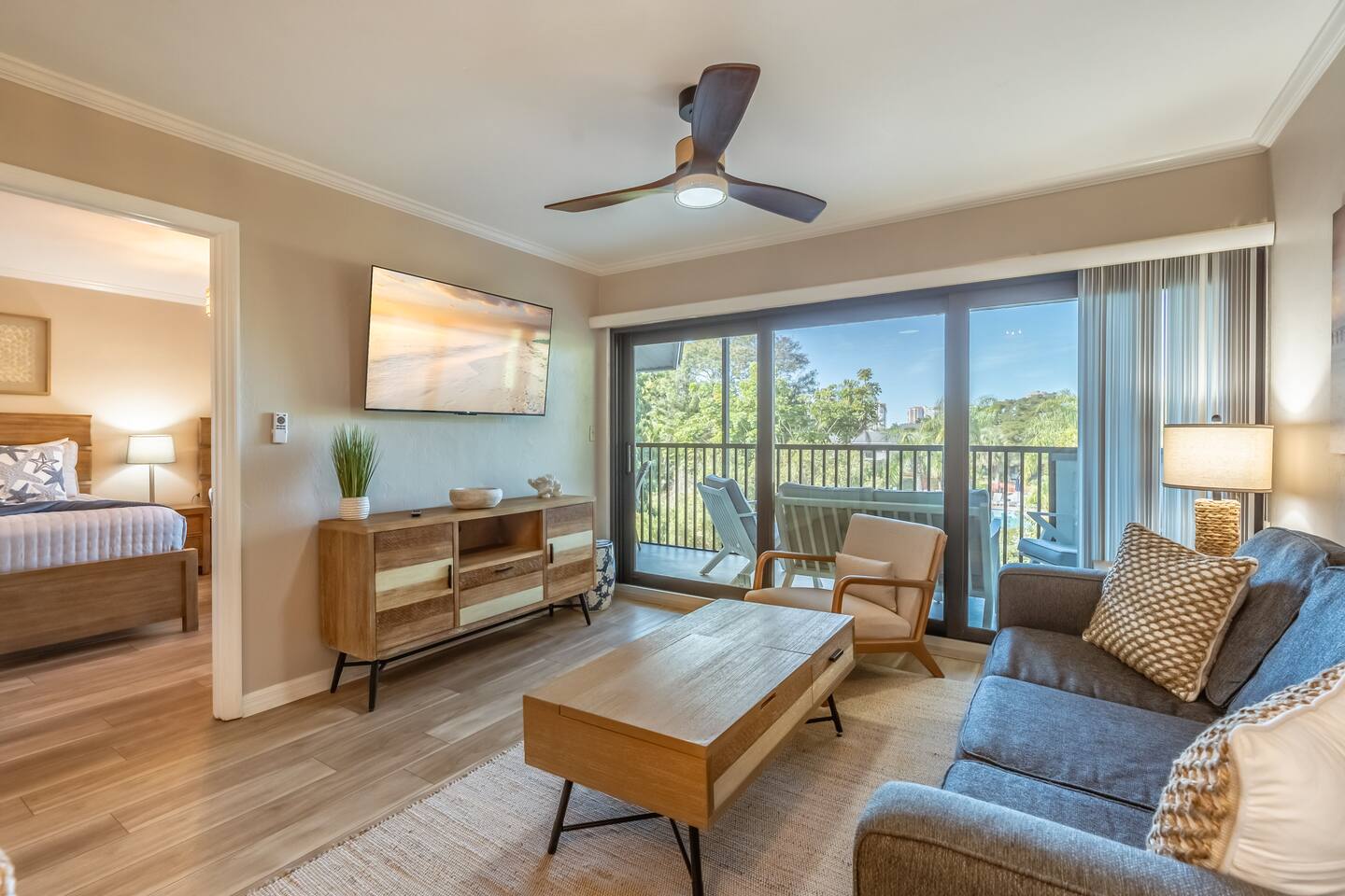 Beach Tyme Retreat | Park Shore Resort Near Beach