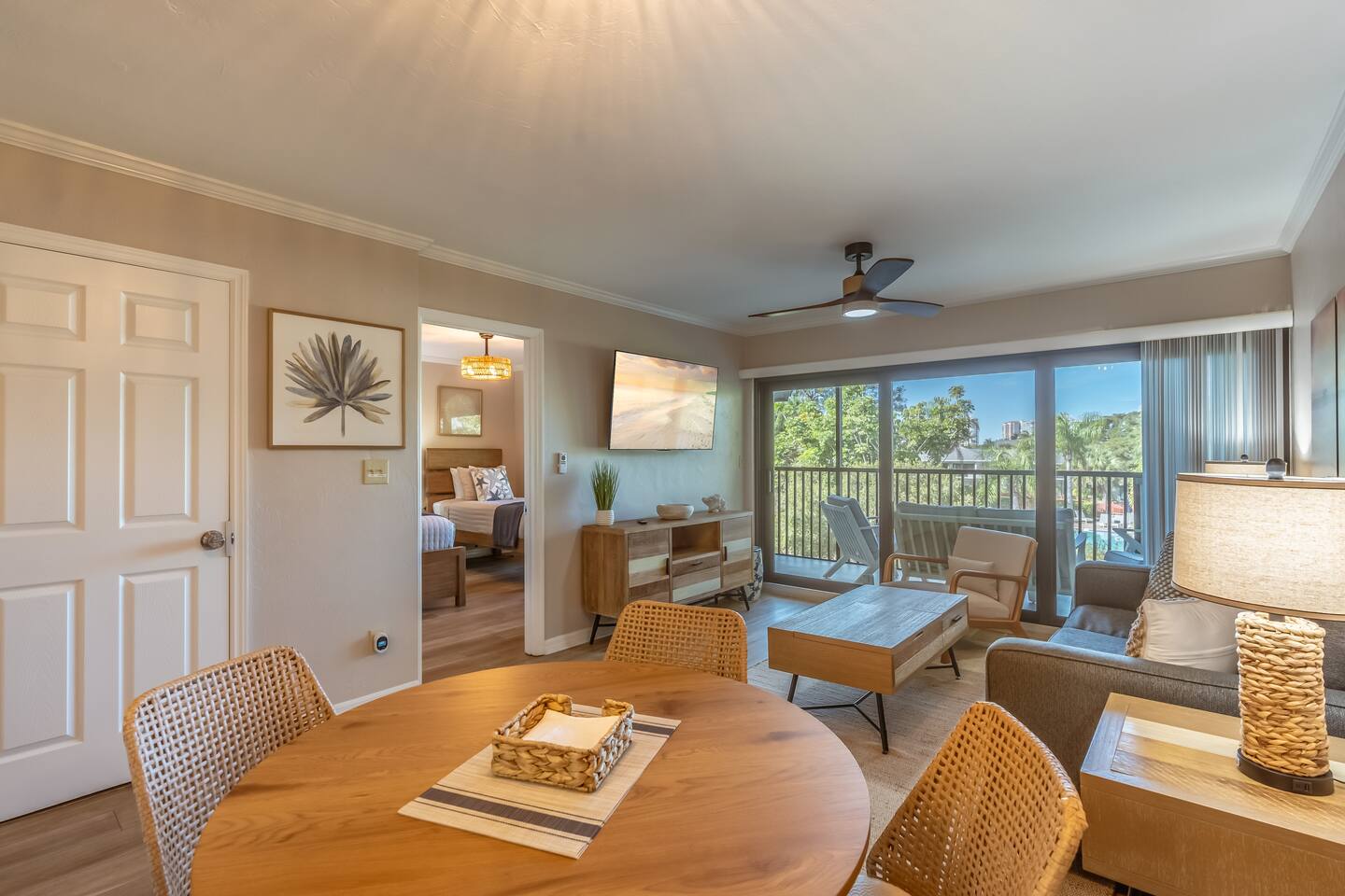 Beach Tyme Retreat | Park Shore Resort Near Beach