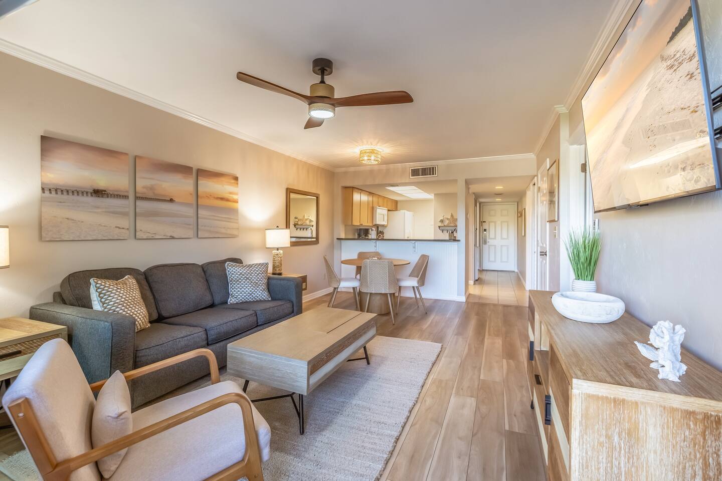 Beach Tyme Retreat | Park Shore Resort Near Beach