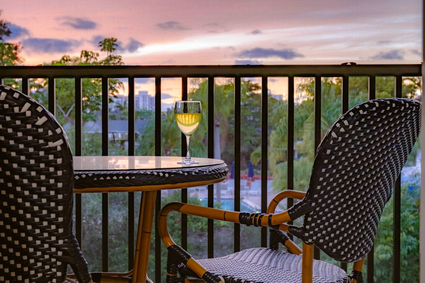 Beach Tyme Retreat | Park Shore Resort Near Beach