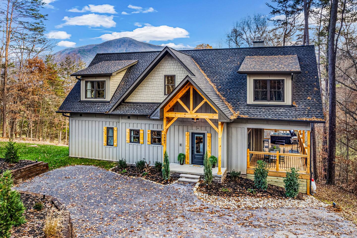Luxury Retreat - Hot Tub, View, Fire Pit, Wi-Fi — Sevierville — vacation rental