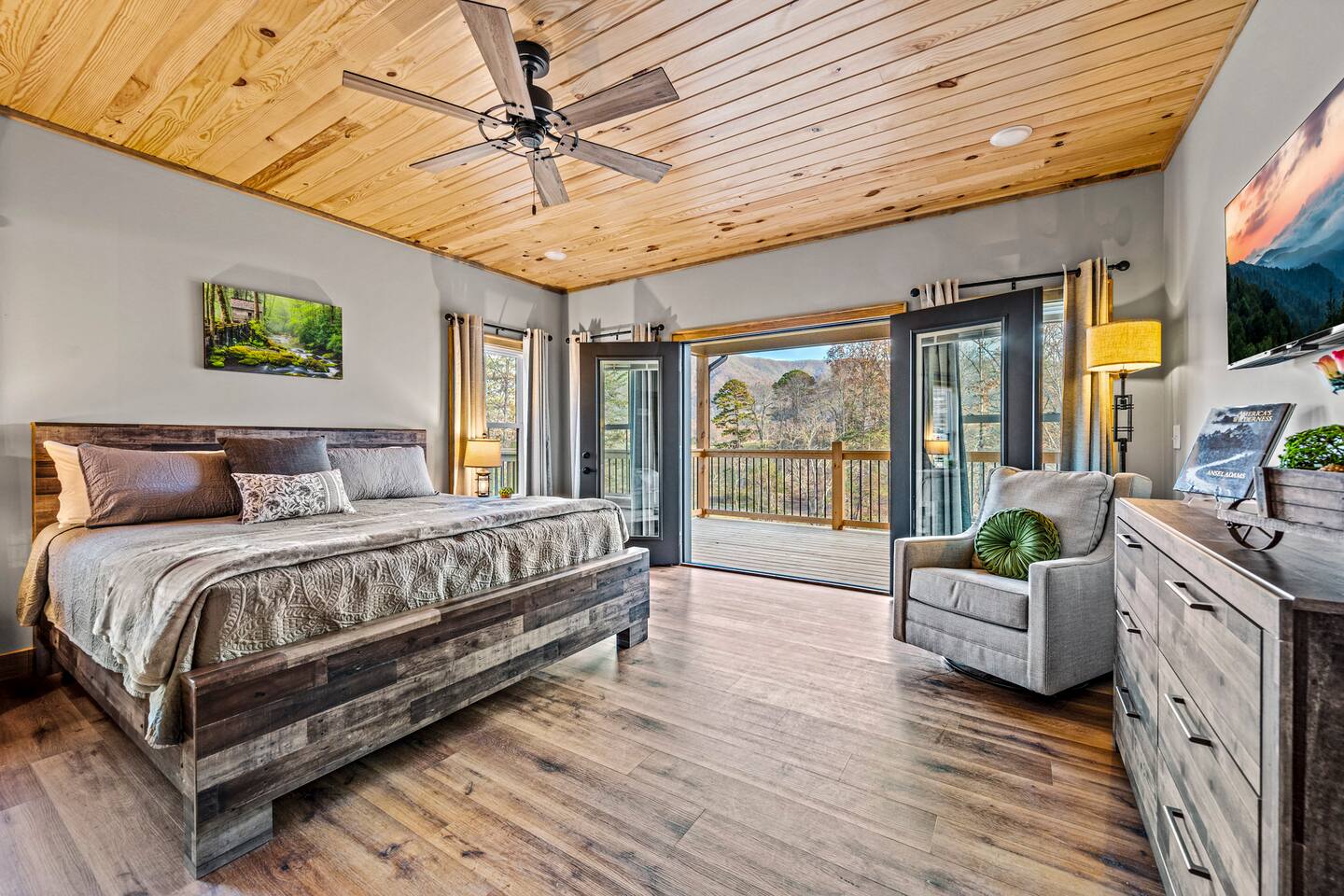 Luxury Retreat - Hot Tub, View, Fire Pit, Wi-Fi