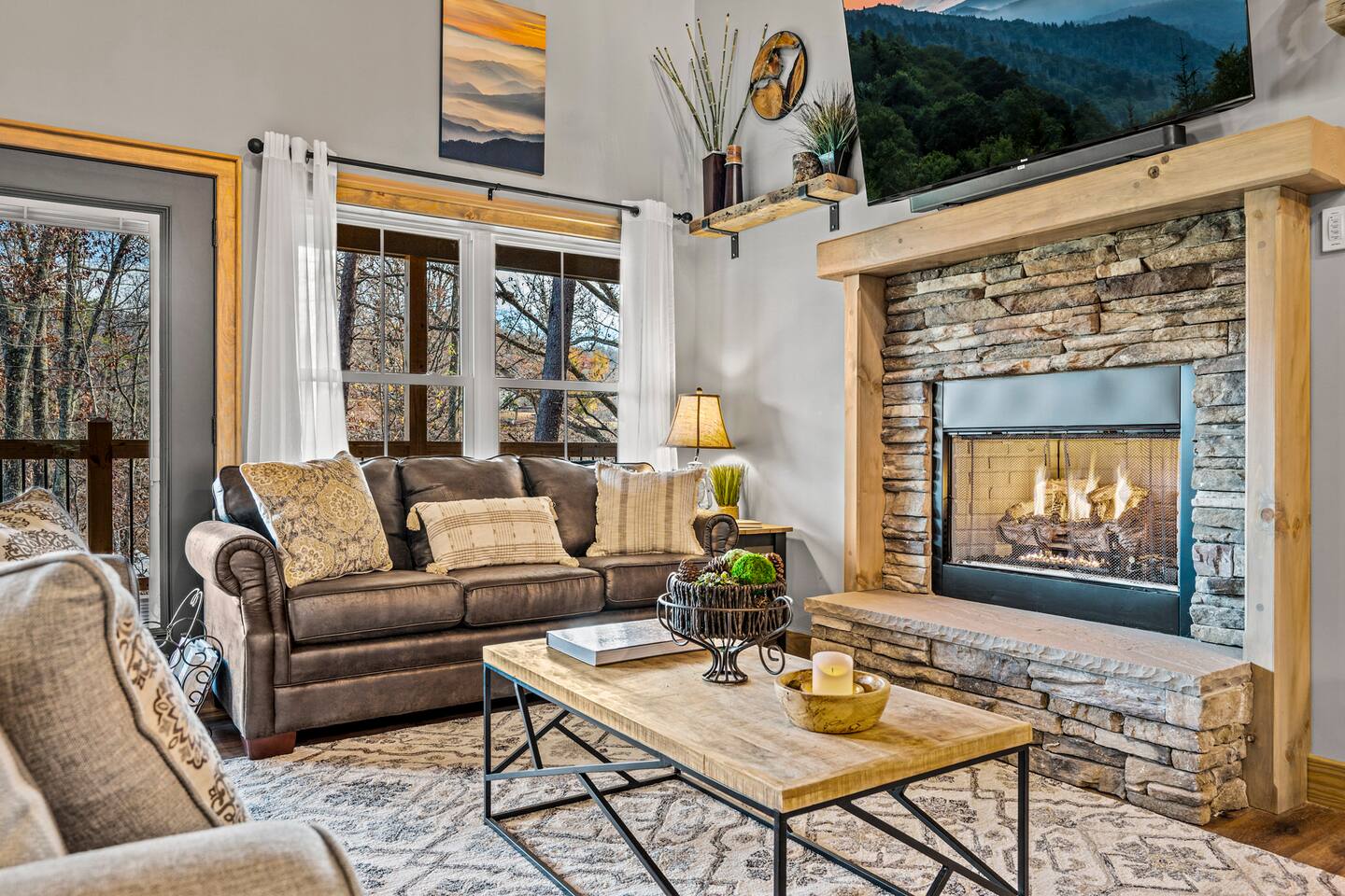 Luxury Retreat - Hot Tub, View, Fire Pit, Wi-Fi