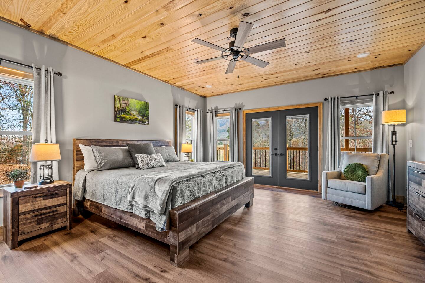 Luxury Retreat - Hot Tub, View, Fire Pit, Wi-Fi