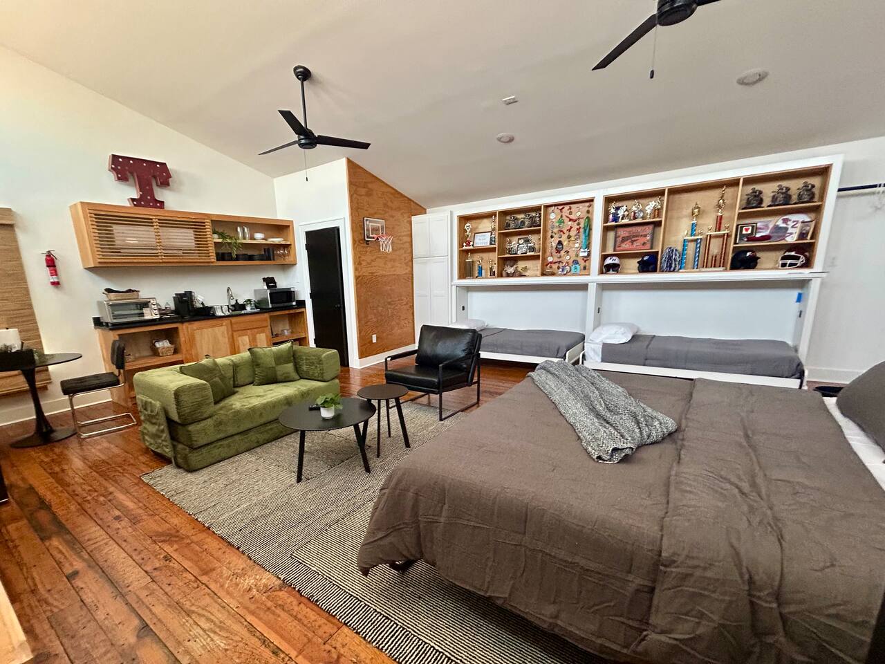 Mid-Mod Lodge - The Studio