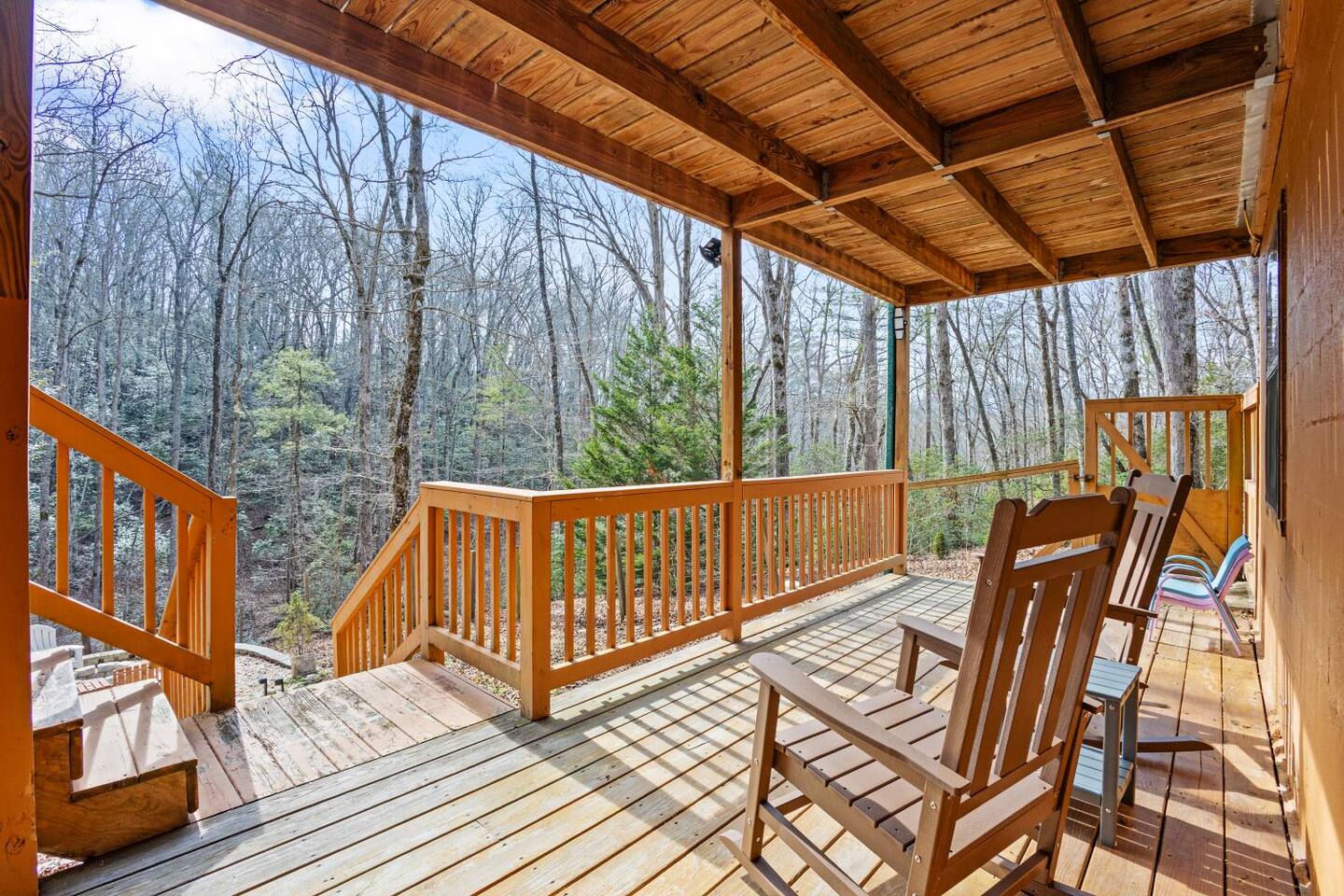 Pet Friendly Cabin/Game Room/ Fire Pit/ Speakeasy
