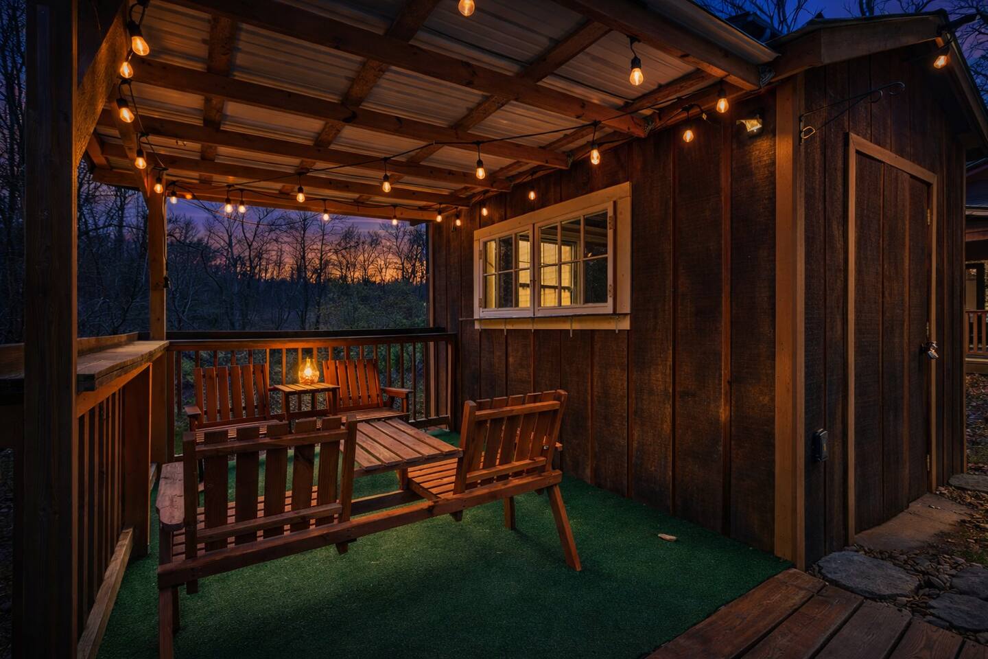Pet Friendly Cabin/Game Room/ Fire Pit/ Speakeasy
