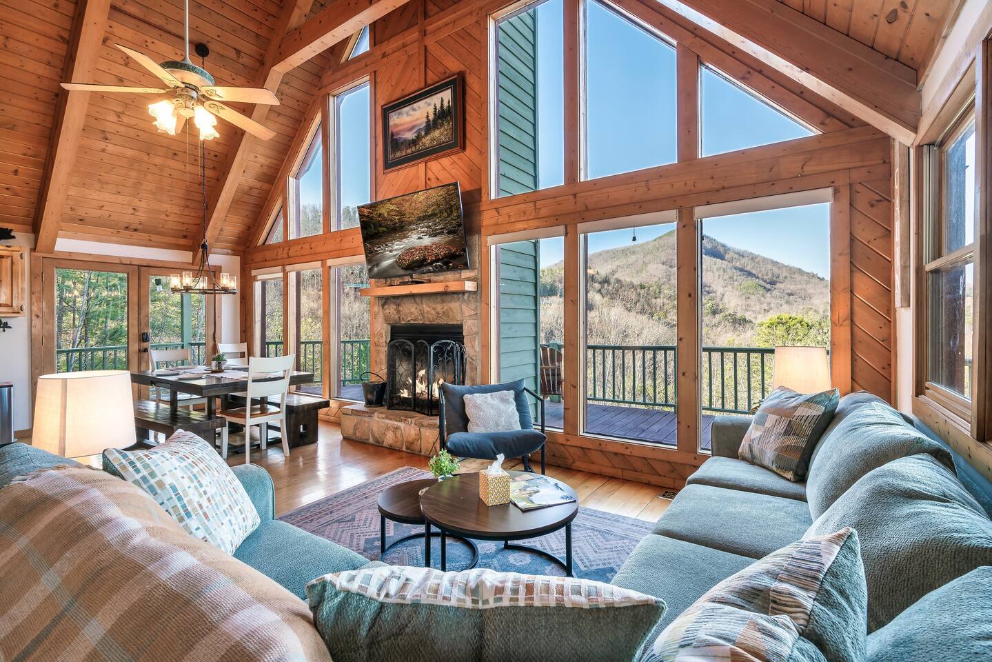 Lakeside Lodge! Theatre! Game room! Mountain View! — Pigeon Forge, TN — vacation rental