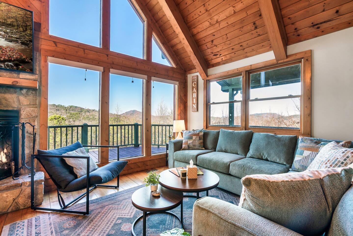 Lakeside Lodge! Theatre! Game room! Mountain View!