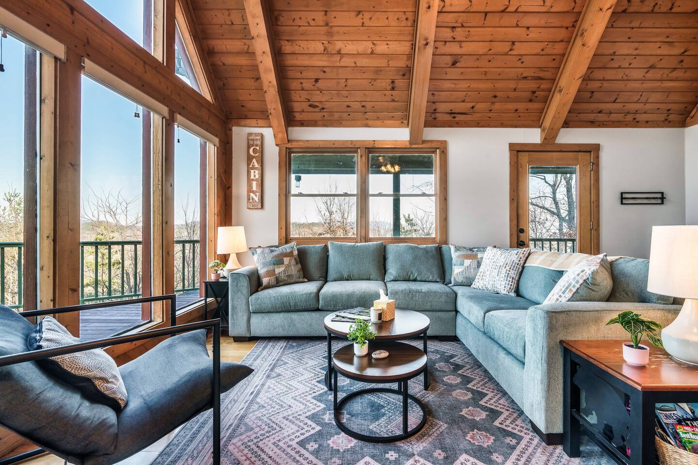 Lakeside Lodge! Theatre! Game room! Mountain View!