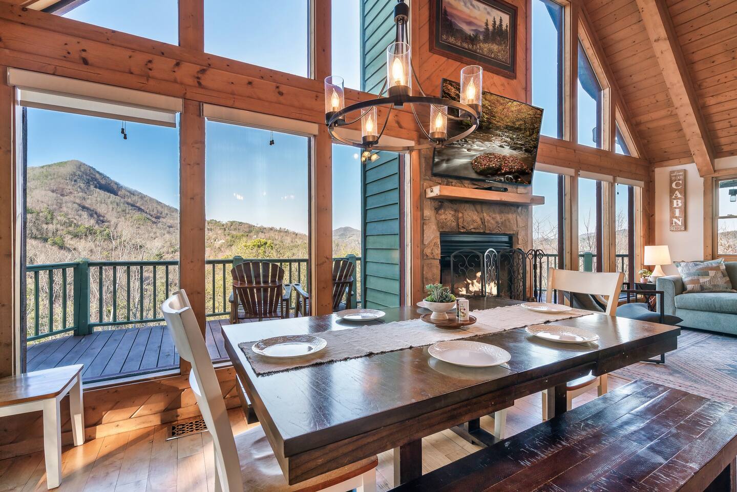 Lakeside Lodge! Theatre! Game room! Mountain View!
