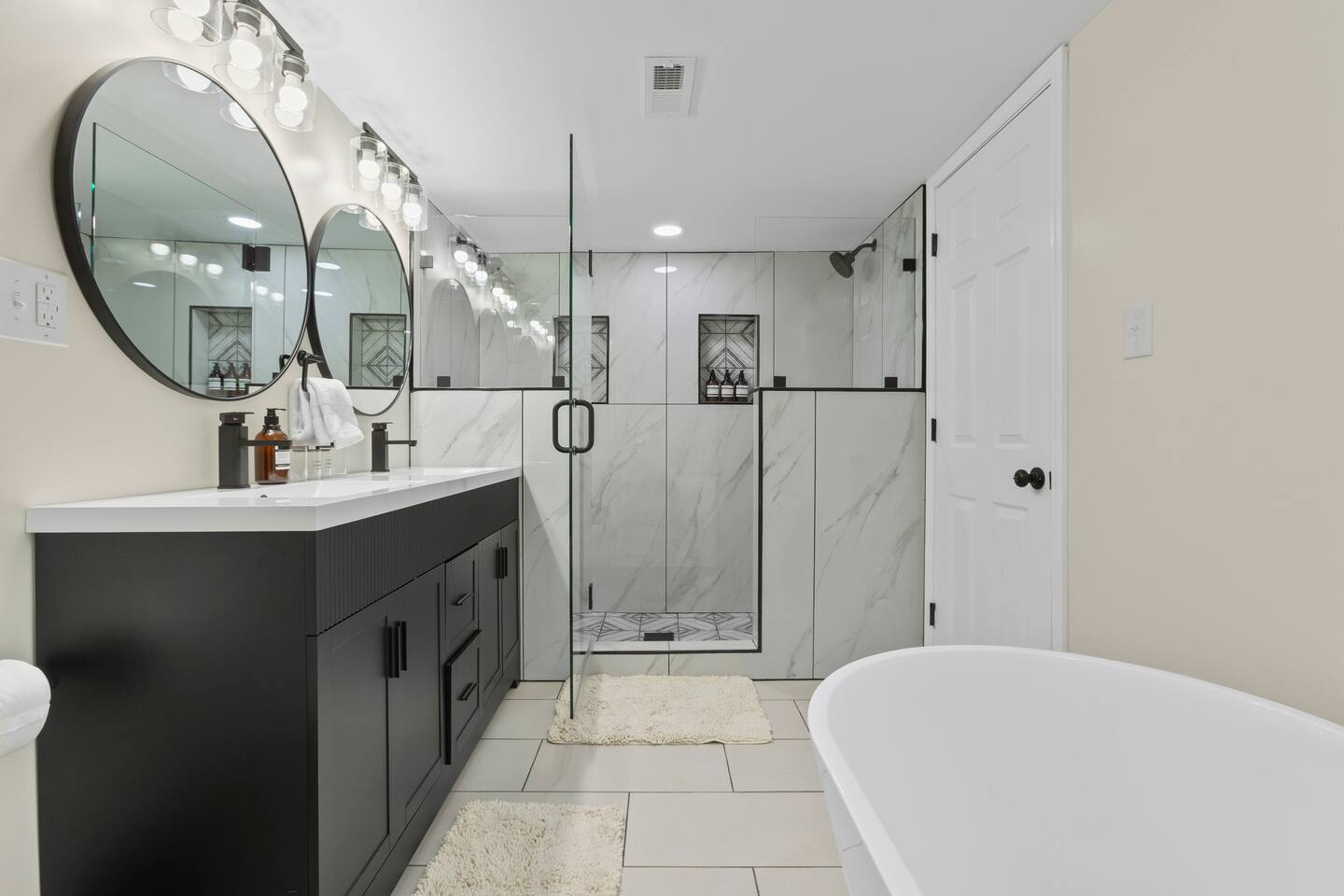 The Luxe/Secluded/Hot Tub/2 King Beds/Game Room