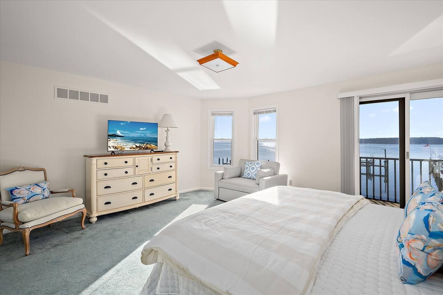 Bayfront Townhouse - Endless Views & Private Beach