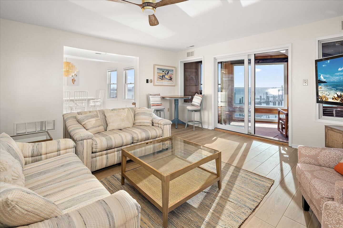 Bayfront Townhouse - Endless Views & Private Beach