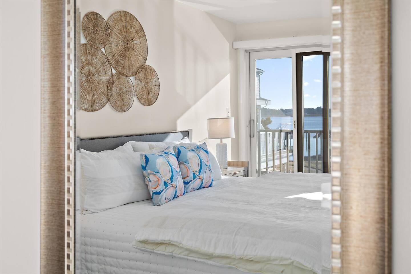 Bayfront Townhouse - Endless Views & Private Beach