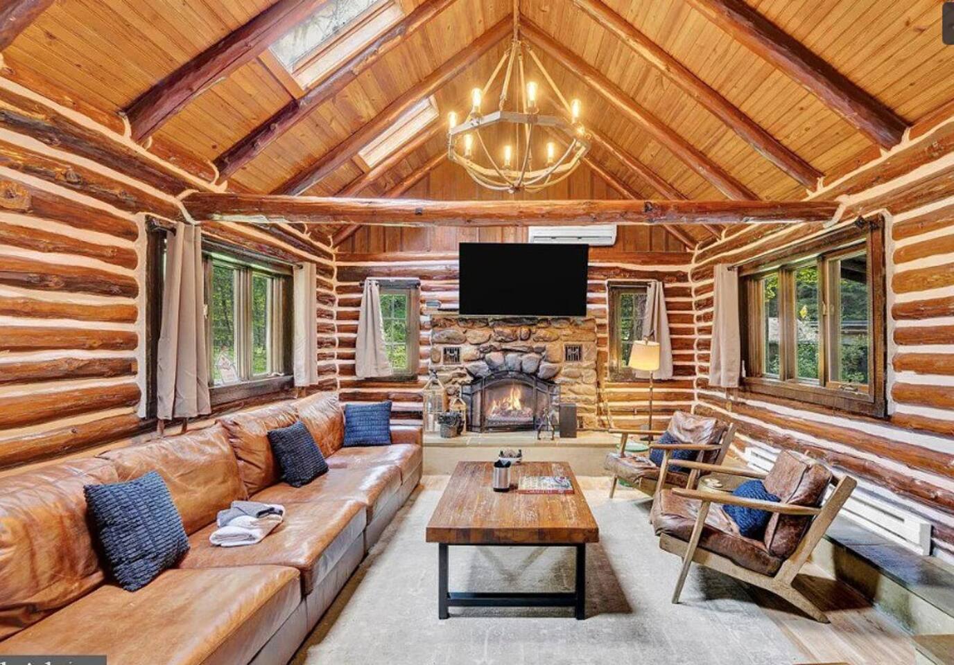 NEW! Waterfront with indoor pool/Hot tub/Pets