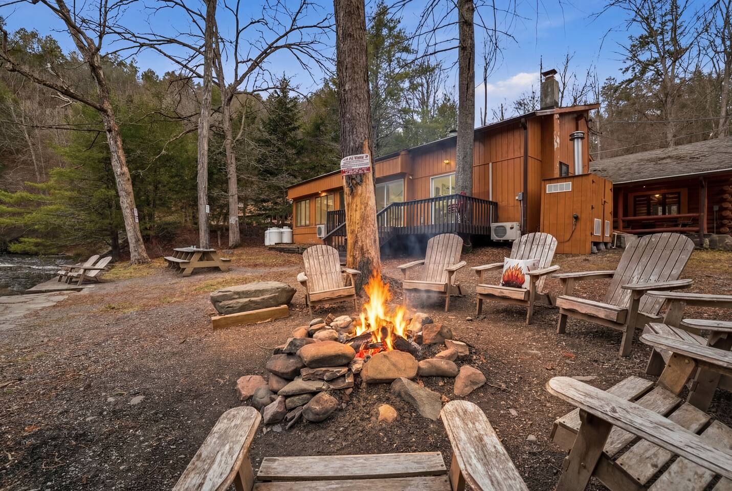 NEW! Waterfront with indoor pool/Hot tub/Pets
