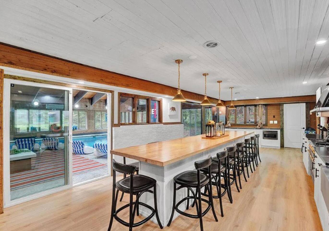 NEW! Waterfront with indoor pool/Hot tub/Pets