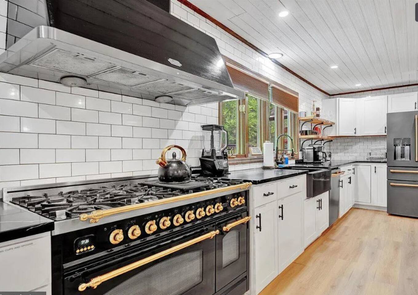 NEW! Waterfront with indoor pool/Hot tub/Pets