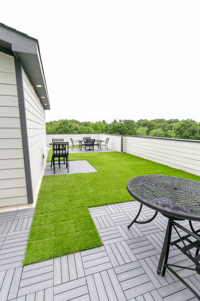 Mins to Downtown | Rooftop | City View | Game Room