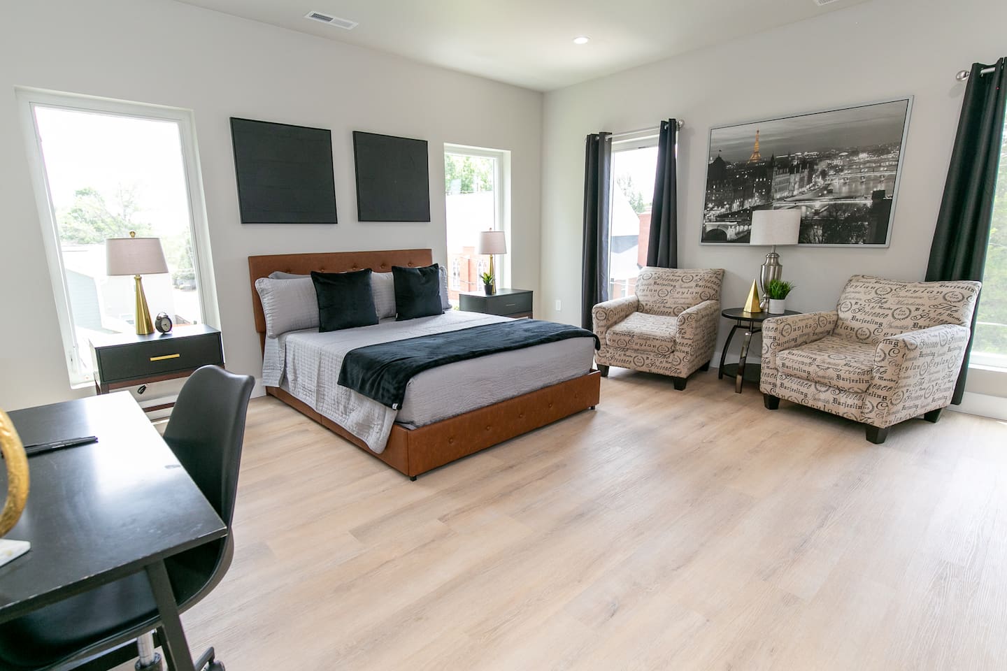 Mins to Downtown | Rooftop | City View | Game Room