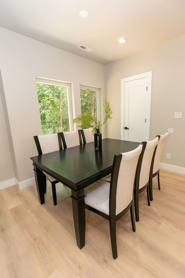 Mins to Downtown | Rooftop | City View | Game Room