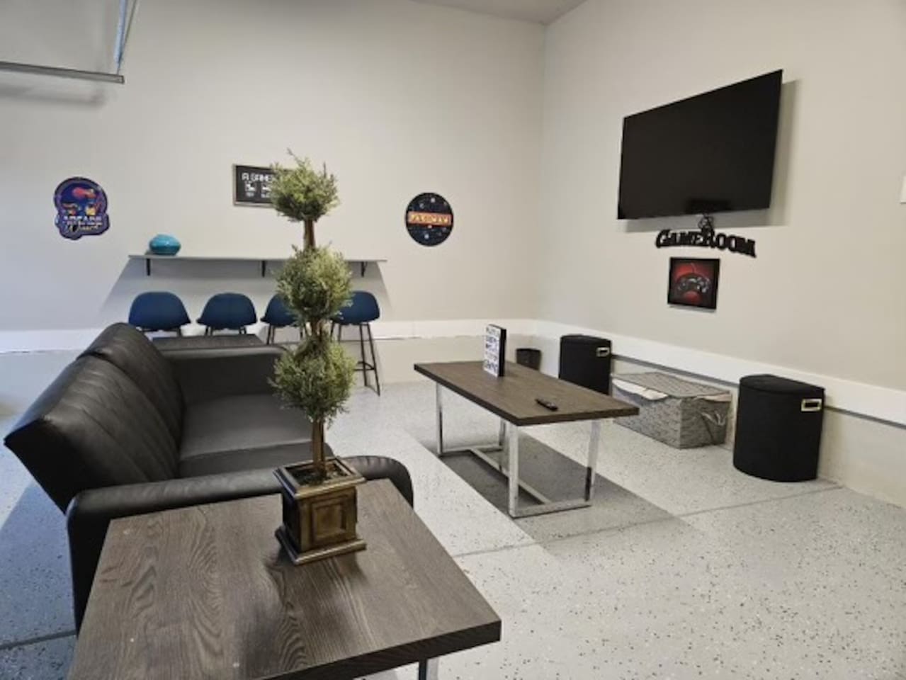 City Views | Rooftop | Mins to Downtown | WiFi