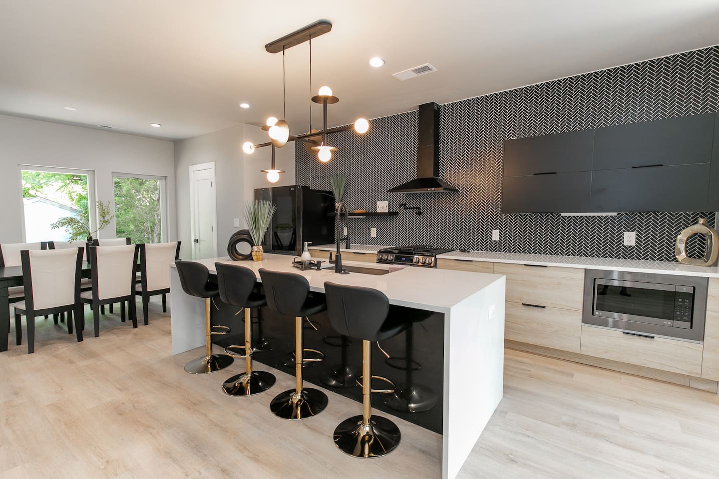Game Room | Rooftop | Sleeps 16 | Mins to Downtown
