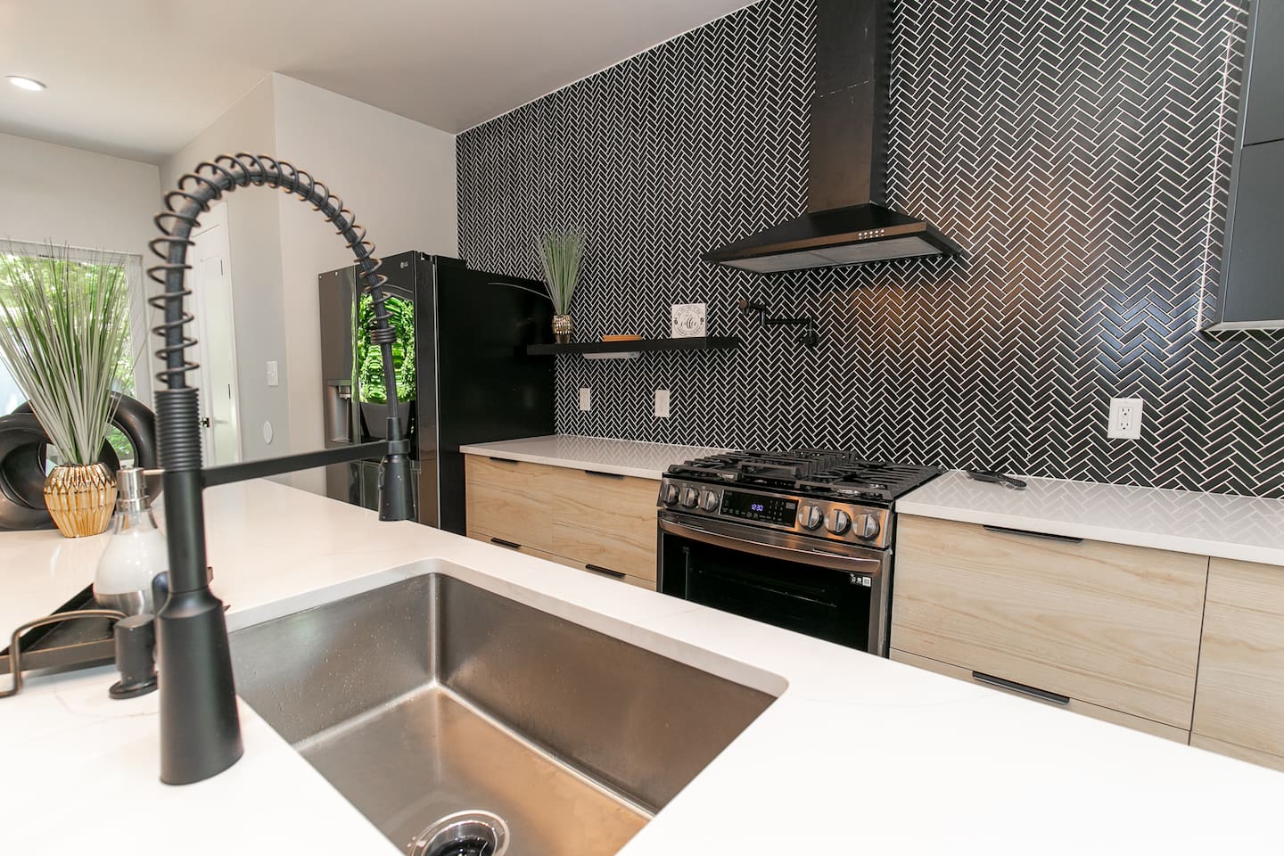 Game Room | Rooftop | Sleeps 16 | Mins to Downtown