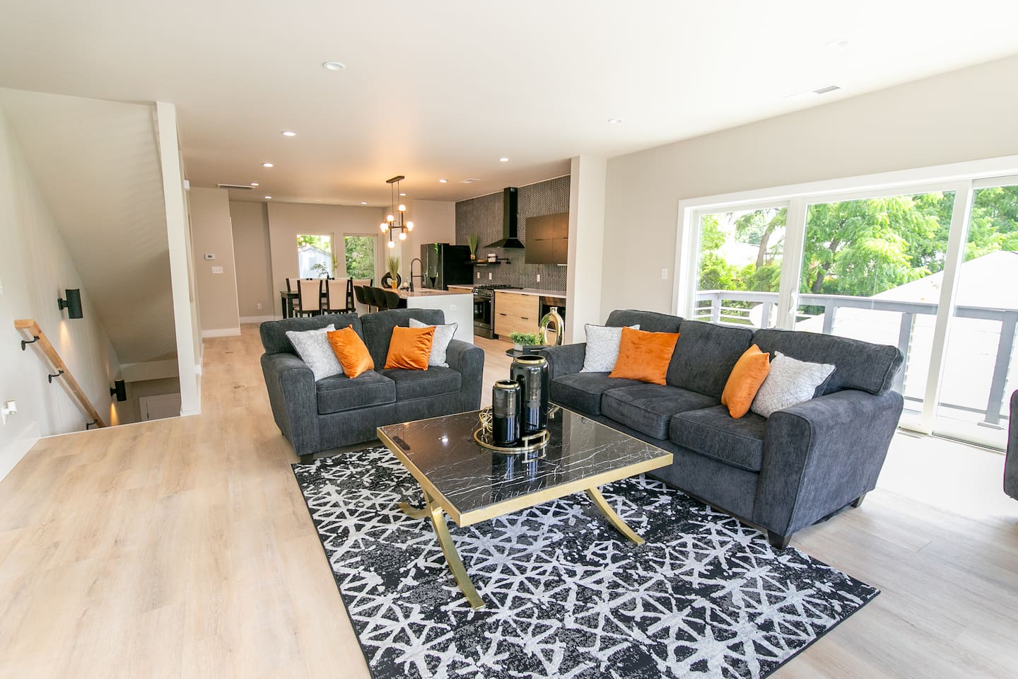 Game Room | Rooftop | Sleeps 16 | Mins to Downtown