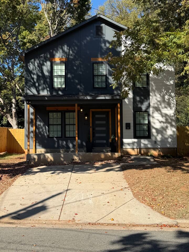 5 Min to Uptown CLT | Game Room | Patio | Sleeps 6