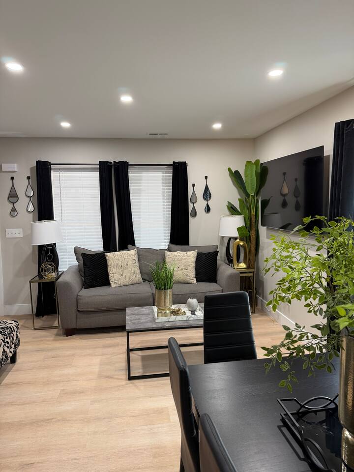 5 Min to Uptown CLT | Game Room | Patio | Sleeps 6