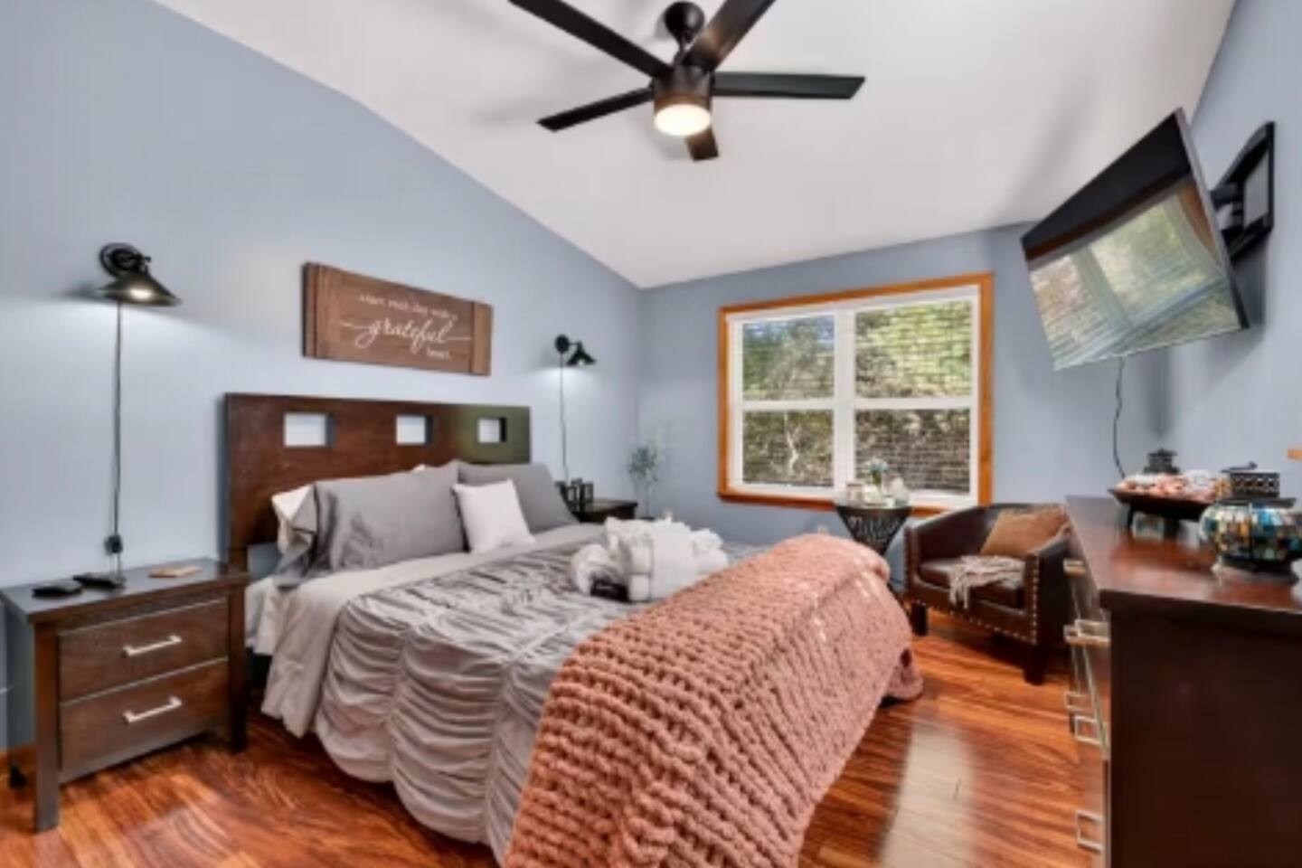 Cozy Hot Tub Cabin • Fire Pit • Near Blue Ridge