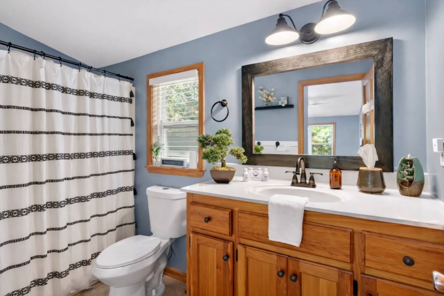 Cozy Hot Tub Cabin • Fire Pit • Near Blue Ridge