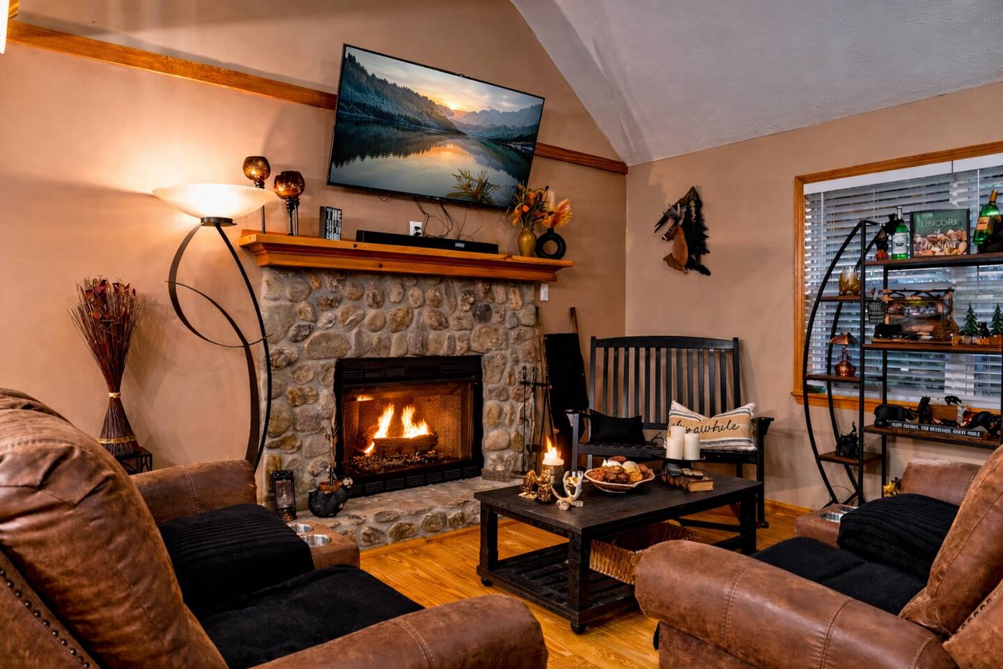Cozy Hot Tub Cabin • Fire Pit • Near Blue Ridge