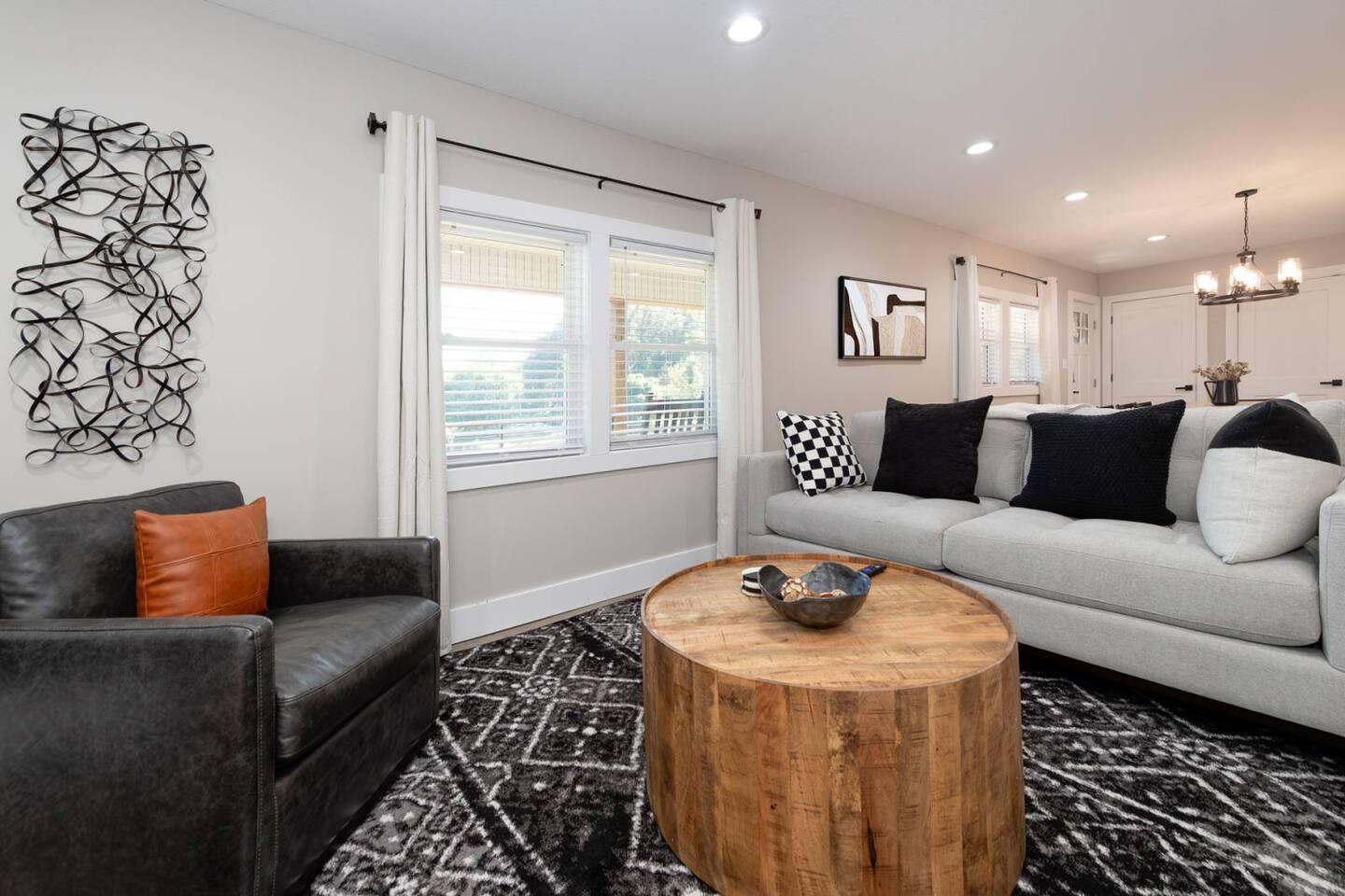 Southside Appeal - 15 Min from Downtown Knoxville!