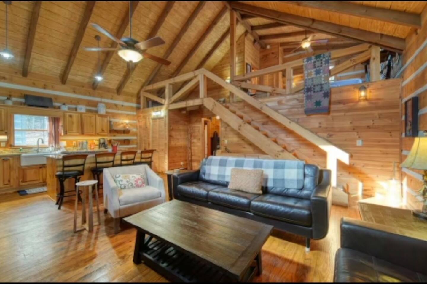 Near Toccoa River • Hot Tub • Fire Pit • Sleeps 12