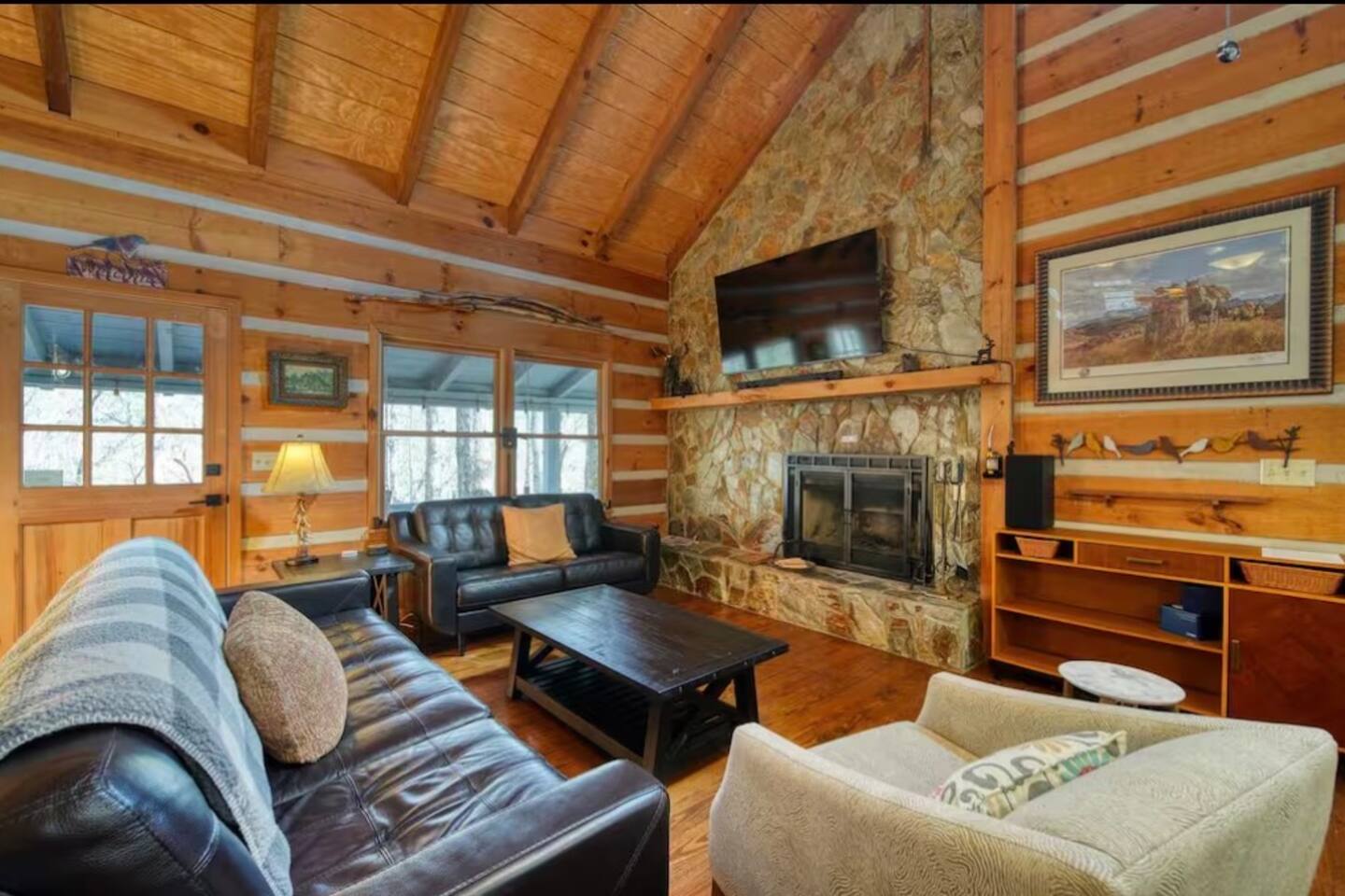 Near Toccoa River • Hot Tub • Fire Pit • Sleeps 12