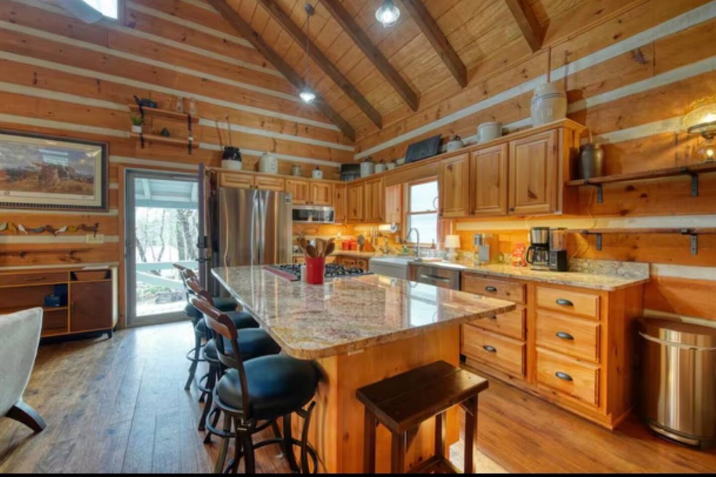 Near Toccoa River • Hot Tub • Fire Pit • Sleeps 12