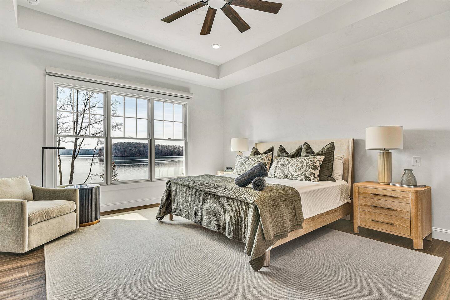LuxuryLakeFront-5 bedrooms-Game Room-Private Dock