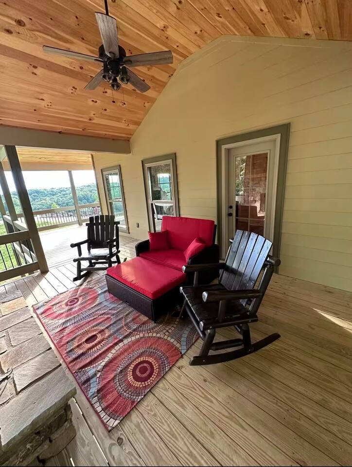 Views • Hot Tub • Game Room • Sleeps 12